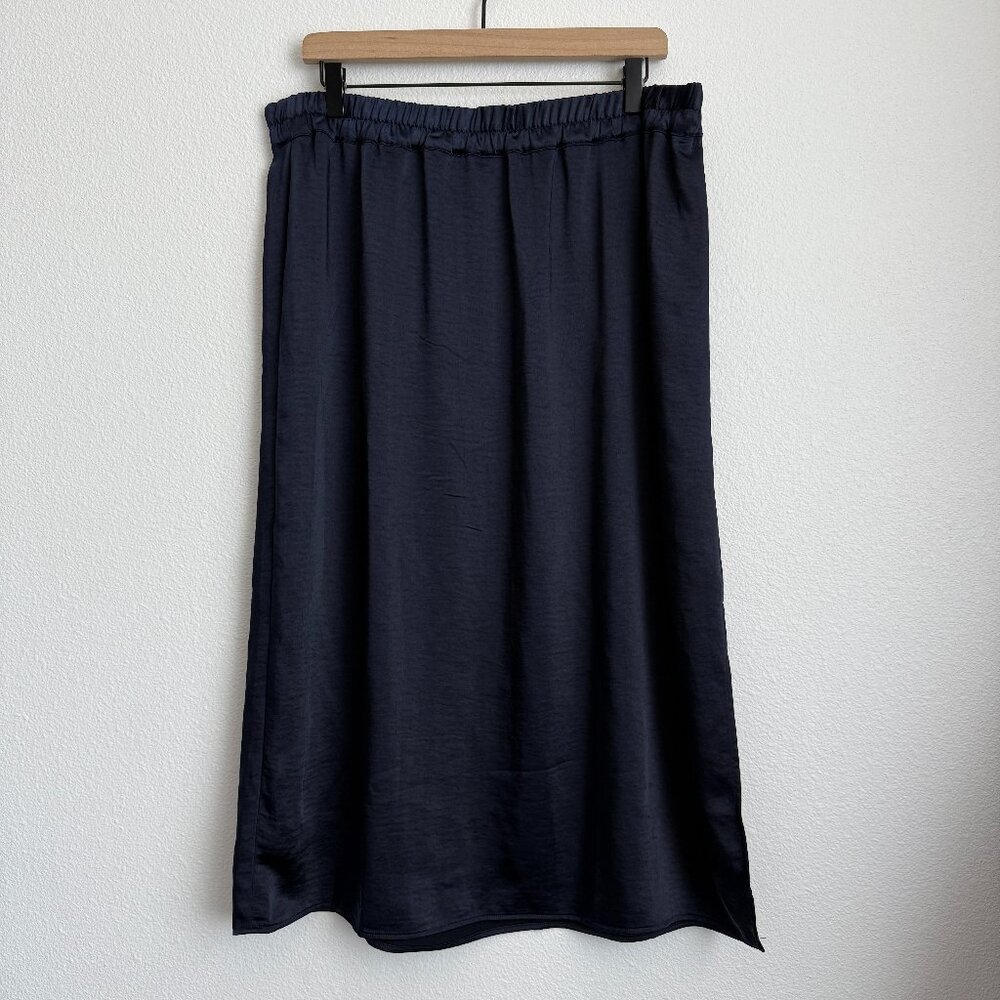 🌻 GAP Satin Skirt in Navy Blue